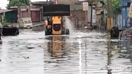 कुम्हेर: पिछले दो दिनों से लगातार बारिश के कारण कुम्हेर कस्बे में बाढ़ जैसे हालात बने