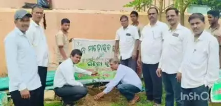 କାକଟପୁର: ୭୬ତମ ବନ ମହୋତ୍ସବ ଅବସରରେ ମଣ୍ଡଳ ଶିକ୍ଷାଅଧିକାରୀ ଙ୍କ ଉପସ୍ଥିତ ରେ ନଗର ପଶ୍ଚିମେଶ୍ୱର ବିଦ୍ୟାଳୟ ରେ ବୃକ୍ଷ ରୋପଣ