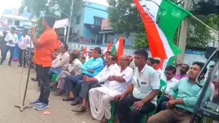 বড়ঞা: কসবার কলেজে ধর্ষণ ও কালীগঞ্জে ভোট-হিংসায় নাবালিকাকে হত্যার ঘটনায় প্রতিবাদে বড়ঞায় প্রতিবাদ সভা করল কংগ্রেস