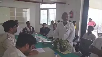 करगहर: परसथुआ थाना परिसर में शांति समिति की बैठक, पर्व मनाने के लिए शांतिपूर्ण एवं सौहार्दपूर्ण वातावरण की अपील