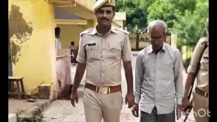 कुलपहाड़: पनवाड़ी पुलिस टीम ने नाबालिग से यौन उत्पीड़न करने वाले वांछित अभियुक्त को महुआ से किया गिरफ्तार