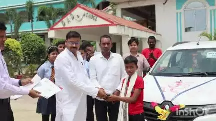आलमनगर: हिंदुस्तान ओलंपियाड प्रतियोगिता में राज्य में प्रथम स्थान पाने वाले छात्र को बजरहा में किया गया सम्मानित