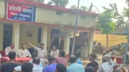 डंडारी: डंडारी थाना परिसर में मुहर्रम त्यौहार को लेकर शांति समिति की बैठक की गई आयोजित