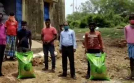 इचाक: प्रखंड में एक दिवसीय प्रशिक्षण सह बीज वितरण कार्यक्रम आयोजित