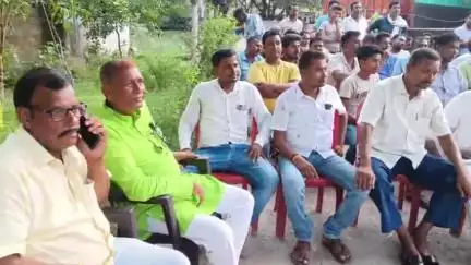 सरैया: सरैया थाना परिसर में मोहर्रम पर्व को लेकर थाना अध्यक्ष सुभाष मुखिया की अध्यक्षता में शांति समिति की बैठक