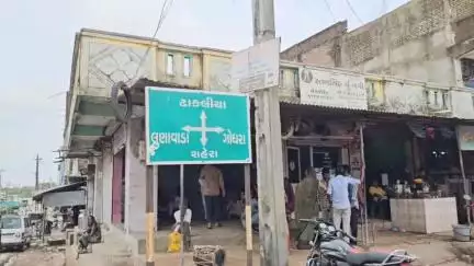 શહેરા: કાનુગાહ બાવાની દરગાહ થી સી.એચ.સી. સેન્ટર સુધી અંડર ગ્રાઉન્ડ પાઈપ લાઈનની ચાલી રહેલ કામગીરીને લઈ સ્થાનિકોમાં રોષ