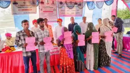 बिजौलिया: छोटी बिजौलिया में अंत्योदय संबल शिविर में 13 लोगों को बांटे गए आवास पट्टे, 22 राजस्व प्रकरणों का हुआ निस्तारण