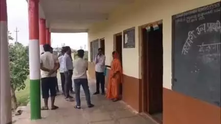 ಭಾಲ್ಕಿ: ಶಾಲೆಯಲ್ಲಿನ ಹಳೆ ವಸ್ತುಗಳು ಮಾರಾಟ ಮಾಡಿದ ಮುಖ್ಯ ಶಿಕ್ಷಕ, ಗ್ರಾಮಸ್ಥರ ಆಕ್ರೋಶ; ಗುಂಜರ್ಗಾ ಗ್ರಾಮದಲ್ಲಿ ಘಟನೆ #localissue
