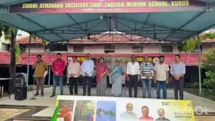 कुरूद: स्वच्छ भारत अभियान के तहत शासकीय स्वामी आत्मानंद विद्यालय से स्वच्छता रथ को नगर पंचायत अध्यक्ष ने हरि झंडी दिखाकर रवाना किया