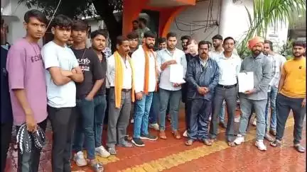 जबलपुर: युवती की आत्महत्या के कारण बने युवक को थानेदार ने छोड़ा, शिवसेना ने थानेदार को बर्खास्त करने की मांग उठाई
