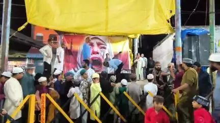नौरोजाबाद: पांच नंबर चौराहे पर मोहर्रम पर्व को लेकर लंगर का हुआ आयोजन