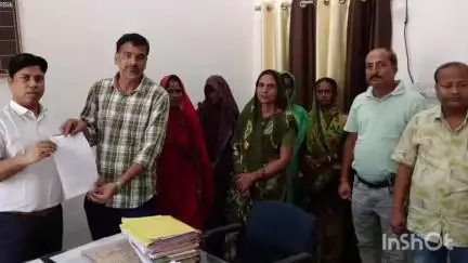 पुरैनी: प्रखंड सह अंचल कार्यालय में 4 जीविका दीदियों का सफाई कर्मचारी के रूप में हुआ चयन, दिया गया नियुक्ति पत्र