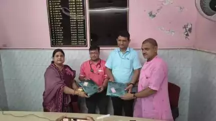 चनपटिया: राष्ट्रीय चिकित्सक दिवस पर चनपटिया पीएचसी के चिकित्सा प्रभारी को किया गया सम्मानित