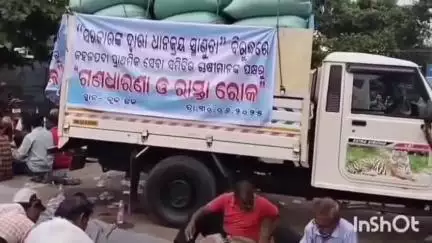 ବ୍ରହ୍ମଗିରି: ସ୍ଥାନୀୟ ବ୍ଲକ ସାମ୍ନାରେ ଚାଷୀଙ୍କ ପକ୍ଷରୁ ରାସ୍ତା ଅବରୋଧ କରି ଧାରଣା ଘଟଣା, ଚାଷୀଙ୍କ ନାମରେ ଥାନାରେ ମାମଲା ରୁଜୁ