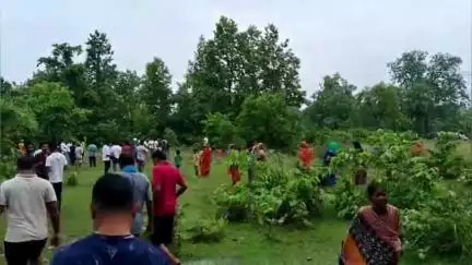 ଦେବଗଡ: ଠିଆନାଳ ଗ୍ରାମର ଏକ ନାଳରୁ ଅଚିହ୍ନା ଯୁବତୀଙ୍କ ମୃତଦେହ ଠାବ, ହତ୍ୟା ସନ୍ଦେହ