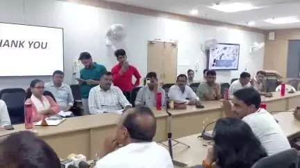 दमोह: कलेक्टर कार्यालय में स्मार्ट मीटर को लेकर जागरूकता कार्यशाला का हुआ आयोजन