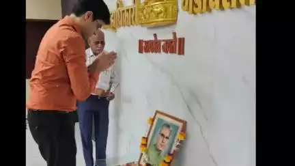 गडचिरोली: हरित क्रांतीचे प्रणेते माजी मुख्यमंत्री वसंतराव नाईक यांच्या जयंतीनिमित्त जिल्‍हाधिकारी कार्यालयात अभिवादन