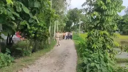 দিনহাটা ১: বুড়িরহাটে বেহাল রাস্তা পরিদর্শন করলেন জেলাশাসক ও প্রশাসনিক আধিকারিকরা
#jansamasya