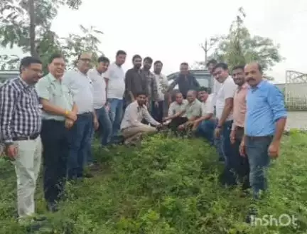 पेटलावद: पेटलावद में रोटरी क्लब न्यू ने डॉक्टर्स डे पर सिविल अस्पताल में डॉक्टरों का किया सम्मान