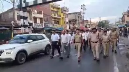 बलरामपुर: मोहर्रम के दृष्टिगत डीएम और एसपी ने नगर क्षेत्र में कर्बला का किया निरीक्षण, पुलिस बल के साथ किया फ्लैग मार्च