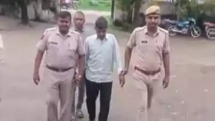 धरियावद: आड़ में प्रेमिका की हत्या कर लाश को ठिकाने लगाने के मामले में वांछित सह-अभियुक्त को पारसोला पुलिस ने किया गिरफ्तार