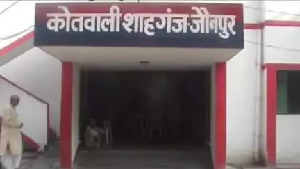 शाहगंज: कौडिया (ठकठौलिया) में बिजली विभाग ने चलाया हंटर, 8 कनेक्शन किए गए कट