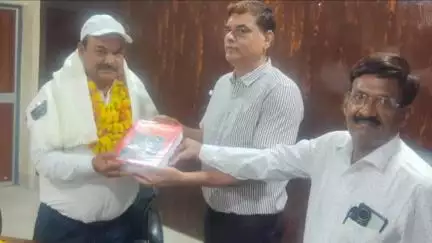 नागौद: ज.पं. नागौद के सभागार में पीसीओ यशवंत सिंह की सेवानिवृत्ति पर सहयोगी स्टाफ ने दी भावभीनी विदाई
