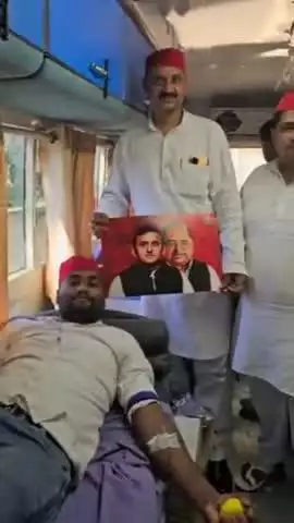 आदरणीय श्री अखिलेश यादव जी का जन्मदिन बड़ी ही धूमधाम से मनाया गया जिसमें समाजवादी पार्टी कार्यकर्ताओं ने रक्तदान किया