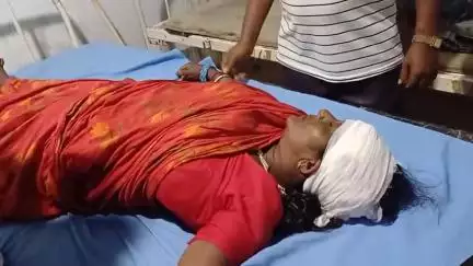 महागामा: महादेव बथान में पुलिस बैरिकेड से टकराकर मां-बेटे घायल, योगिनी स्थान से लौट रहे थे