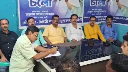 সিউড়ি ১: সিউড়ি তৃণমূল কংগ্রেস কার্যালয়ে সিউড়ি শহরের তৃণমূলের নেতৃত্ব কে নিয়ে সাংগঠনিক বৈঠকের আয়োজন বিধায়কের