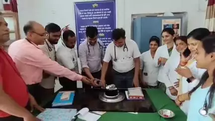 पवई: सामुदायिक स्वास्थ्य केंद्र पवई में डॉक्टर्स डे मनाया गया, चिकित्सकों ने दी एक दूसरे को शुभकामनाएं