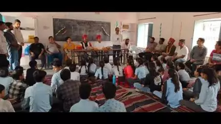 बीकानेर: विधायक जेठानंद व्यास ने सुजानदेसर के अंग्रेजी माध्यम विद्यालय में विधायक निधि से संसाधन मुहैया करवाए, वर्चुअल मोड पर जुड़े