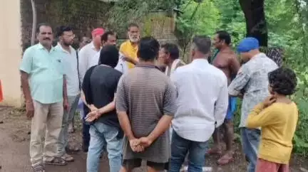 ସଦର: ମଶାଣିବନ୍ଧ ଗ୍ରାମରେ ରାସ୍ତା ସମସ୍ୟା ନେଇ ସଦର ବିଧାୟକଙ୍କୁ ଅଭିଯୋଗ କଲେ  ଗ୍ରାମବାସୀ