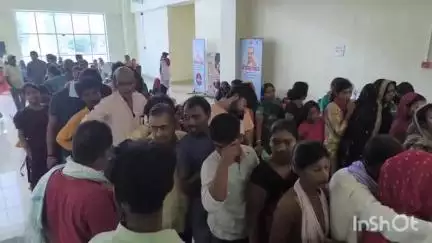 मुशहरी: जनरेटर नहीं रहने से सदर अस्पताल के नए भवन में मरीजों के परिजनों ने किया हंगामा, सिविल सर्जन ने कराया शांत #jansamasya