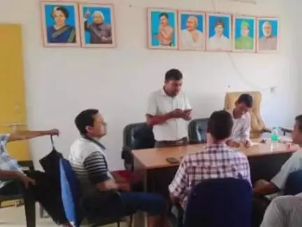 टेढ़ागाछ: टेढ़ागाछ प्रखंड क्षेत्र के कालपीर पंचायत सरकार भवन में विशेष गहन पुनरीक्षण कार्यक्रम के तहत की गई बैठक