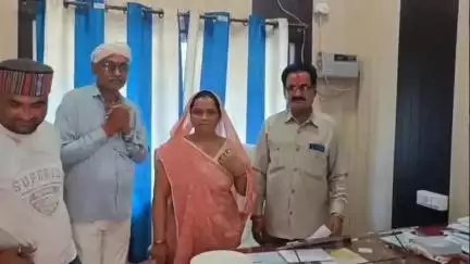अमानगंज: घनश्याम पांडेय ने सीएमओ अमानगंज का पदभार संभाला, अध्यक्ष नगर निकाय अमानगंज ने दी बधाई