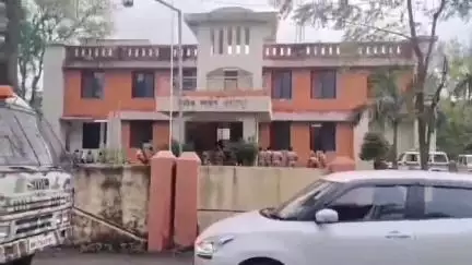 अचलपूर: देवडी चौकातील संगणक इन्स्टिट्यूट संचालक 'लाला सर' ला महिलांचा चोप – लैंगिक छळप्रकरणी कारवाईची मागणी