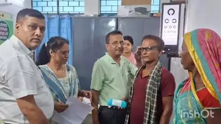 फारबिसगंज: फारबिसगंज अनुमंडलीय अस्पताल में आधा दर्जन से अधिक नेत्र रोगियों के बीच निशुल्क चश्मा वितरण किया गया