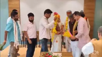 विदिशा: जिपं अध्यक्ष ने जिपं सदस्यों के साथ की बैठक, शासन के निर्देश पर राज्यमंत्री का मिला दर्जा