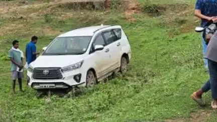 सुकमा: पूर्व जिला पंचायत उपाध्यक्ष की वाहन फन्दीगुड़ा NH30 पास सड़क हादसे में क्षतिग्रस्त, लोग बाल-बाल बचे