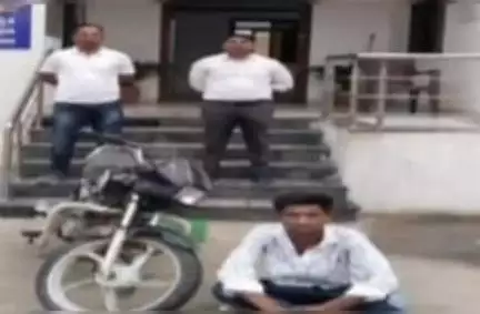 ડીસા આખોલ ચાર રસ્તા તરફથી ચોરીના બાઈક સાથે આવતો એક શખ્સ ગાયત્રી મંદીર પાસેથી ઝડપાયો