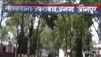 जौनपुर: जफराबाद में घर के पीछे शौच के लिए गई 15 वर्षीय किशोरी के साथ एक युवक ने किया दुराचार