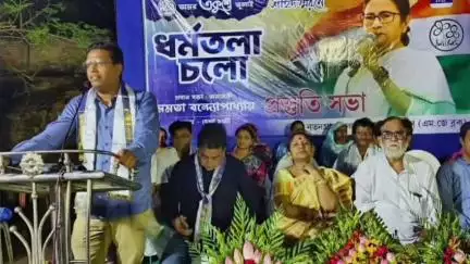 মুর্শিদাবাদ জিয়াগঞ্জ: জিয়াগঞ্জের তেতুলিয়া তে  একুশে জুলাই এর প্রস্তুতি সভায়  তৃণমন নেত্রী শাওনি সিংহ রায়