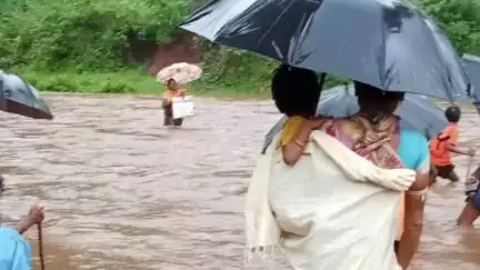 ଲକ୍ଷ୍ମୀପୁର: ଲଗାଣ ବର୍ଷାରେ ଦଶମନ୍ତପୁର ବ୍ଳକ ଶିସକୁଡି ଗ୍ରାମ ହେଲା ଜଳବନ୍ଦୀ