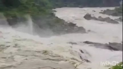রানিবাঁধ: মুকুটমনিপুরের কংসাবতী জলাধার থেকে কংসাবতী নদীবক্ষে জল ছাড়ার পরিমাণ বৃদ্ধি করে ১৭৫০০ কিউসেক করা হল