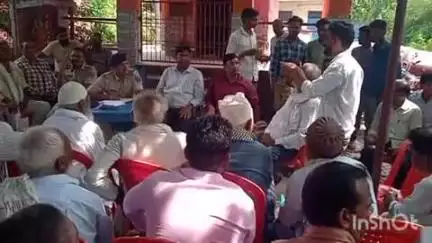 राजापाकर: मोहर्रम को लेकर राजापाकर थाना परिसर में शांति समिति की हुई बैठक