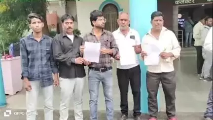 नीमच नगर: रेवली देवली में निजी स्कूल द्वारा किसानों का रास्ता रोकने से बुवाई रुकी, किसानों ने कलेक्टर से गुहार लगाई