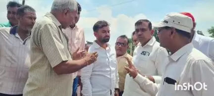 मुंगेर: बरियारपुर में निर्माणाधीन बादशाही पुल के पास NH-80 के इंजीनियर एवं एजेंसी के साथ बरियारपुर चौक एवं महदेवा में...