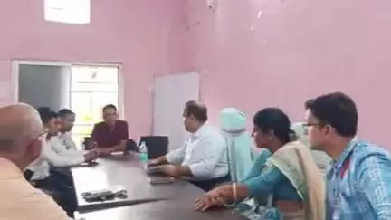 उदवंत नगर: जनप्रतिनिधि भवन उदवंतनगर में बीडीओ ने बीएलओ के साथ बैठक की