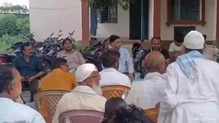 मोहर्रम त्योहार शांति पूर्ण महौल में मनाने को लेकर प्रशासन ने सिरदला थाना में ताजियादार व जनप्रतिनिधि के साथ किये बैठक।